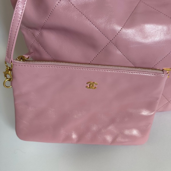 EUC Chanel Small 22 Bag Pink Calfskin Antique Gold Hardware - Picture 11 of 16